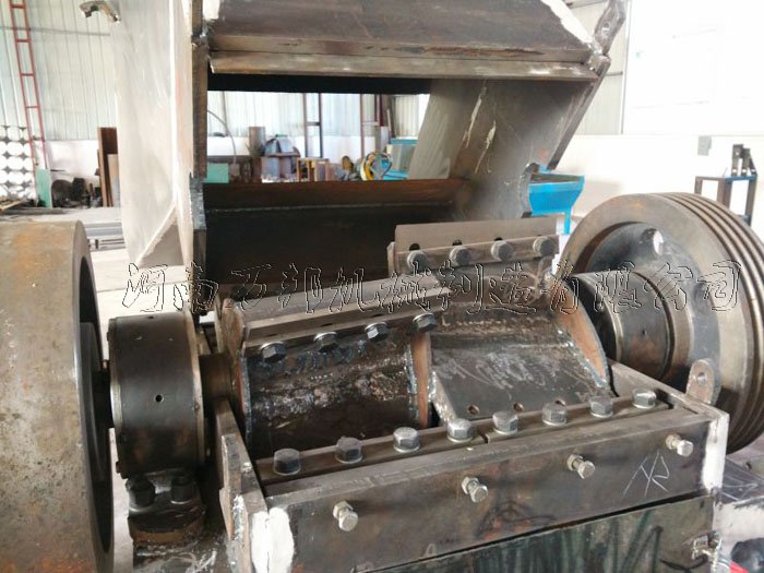 塑料粉碎機內(nèi)部